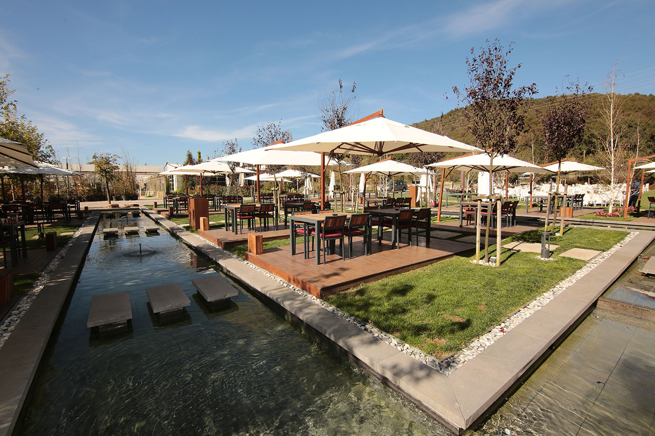 Digma Havuzlu Bahçe Restoran